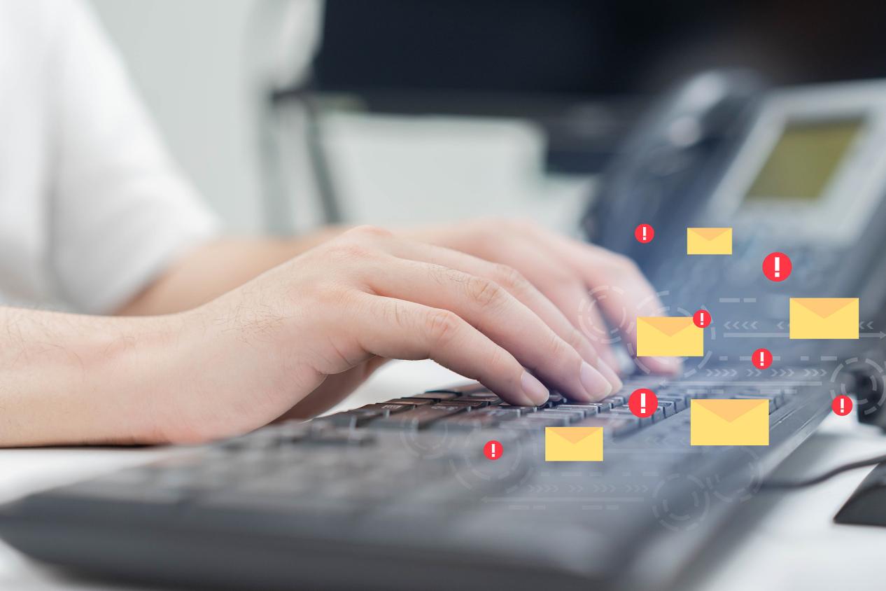 不做预测，只做可靠的基础设施