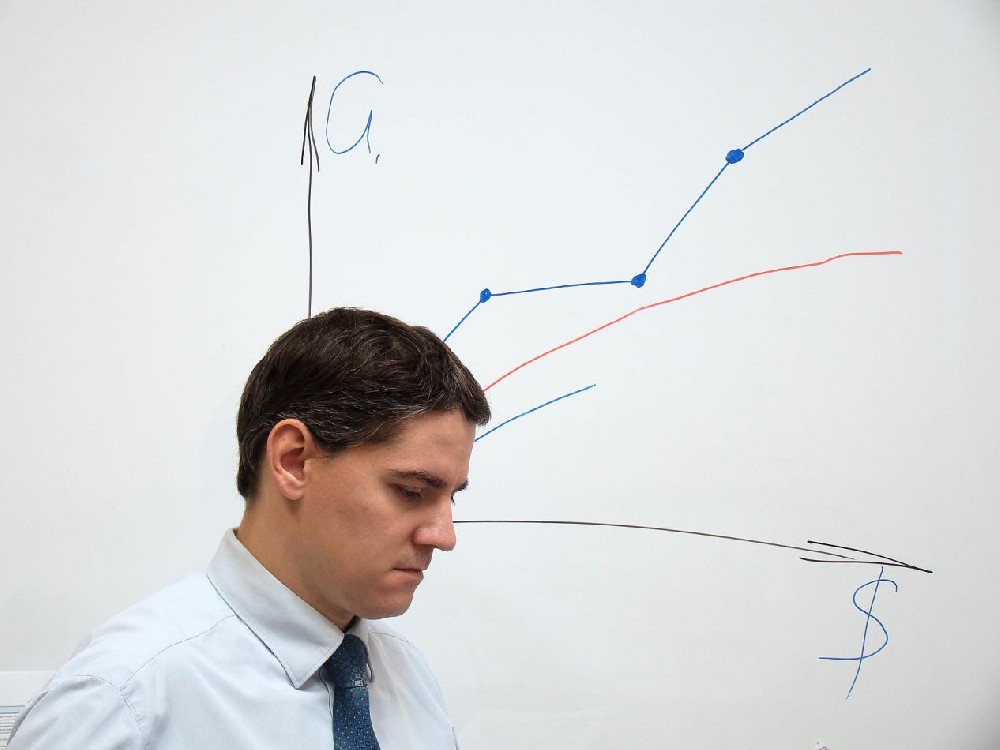 承诺升级：为何我们越亏越加仓？