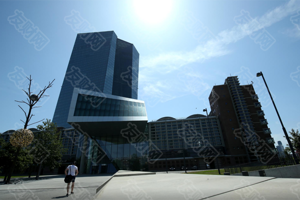 欧洲央行行长打消了2022年的加息预期 欧元成为“一把正在落下的飞刀”